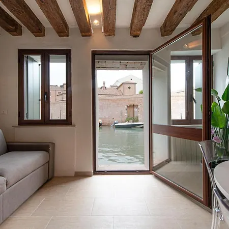 Ca' Leoncino - Canal Front Venecia