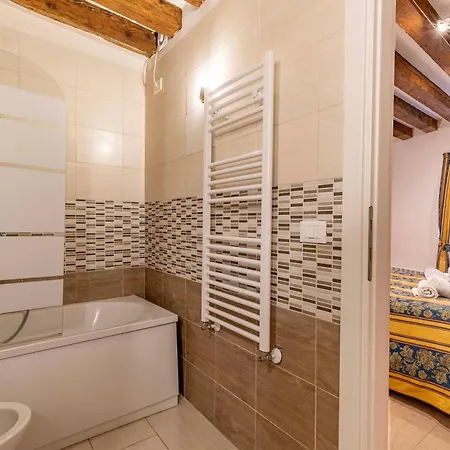 Ca' Leoncino - Canal Front Apartment *