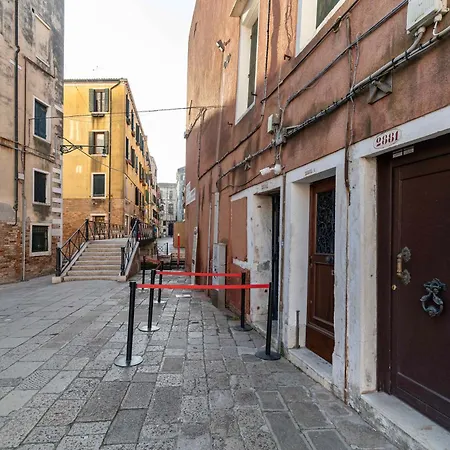 Ca' Leoncino - Canal Front Apartamento *