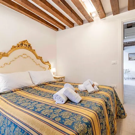 Ca' Leoncino - Canal Front Apartment *
