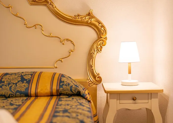 Ca' Leoncino - Canal Front Apartment *