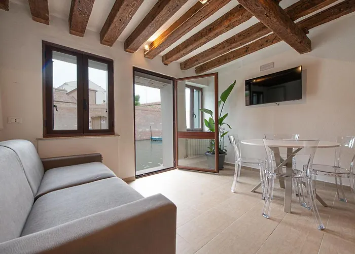 Ca' Leoncino - Canal Front Apartment Venice